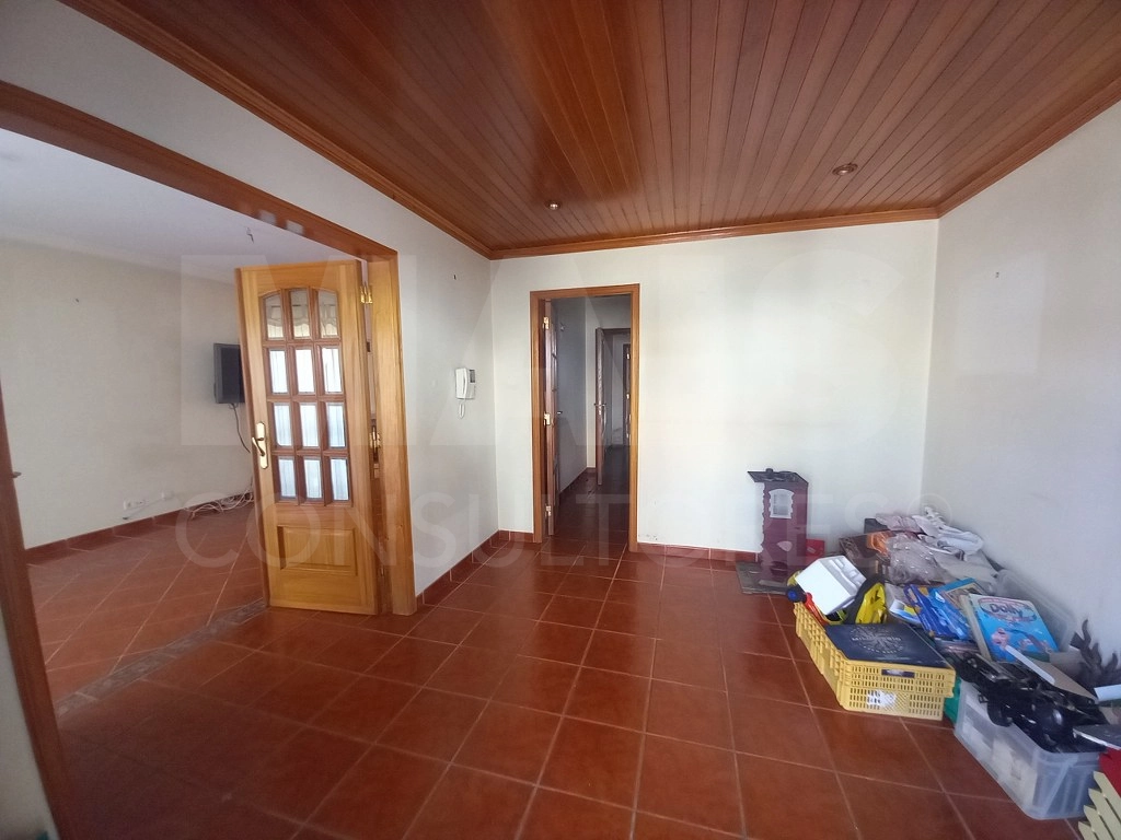 Moradia de 5 Assoalhadas em Ribamar C/ lote de 300m2 e Sótão amplo