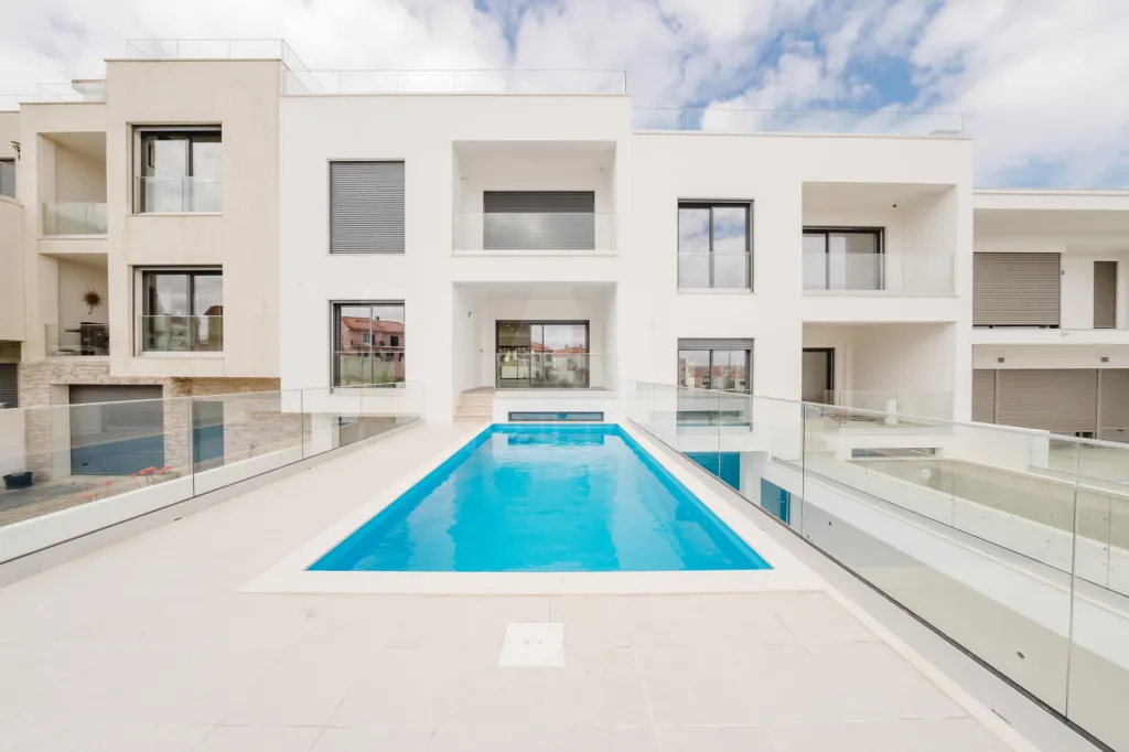 Moradia T3 Nova C/ Vista Mar, Piscina e Garagem, Areia Branca, Lourinhã