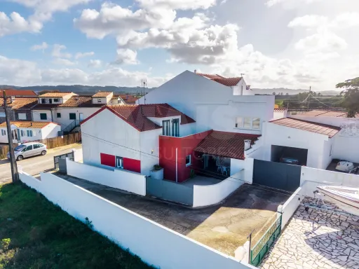 Moradia T1+3 a 500M da praia em São Martinho do Porto