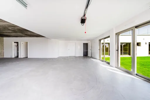 Moradia Contemporânea de Luxo com Vista Barragem, Piscina e 3.000m² Urbanos | Peniche