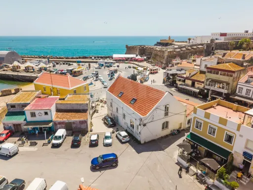 🌊 Prédio Exclusivo de 600 m² na Avenida Mais Prestigiada de Peniche com Vista Mar