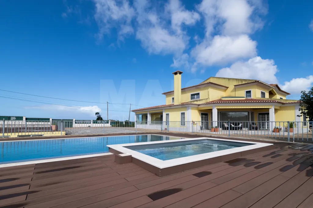 House 5 Bedrooms in Cheleiros