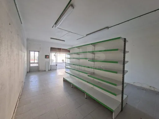 Commercial space with 77,5 m² in Peniche