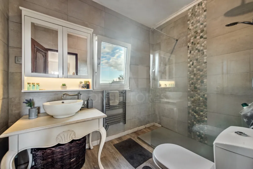 Moradia Exclusiva no Algarve – O Refúgio Perfeito para Viver ou Investir