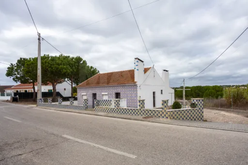 Moradia Térrea T2 para remodelar em Coruche-Vale Mansos