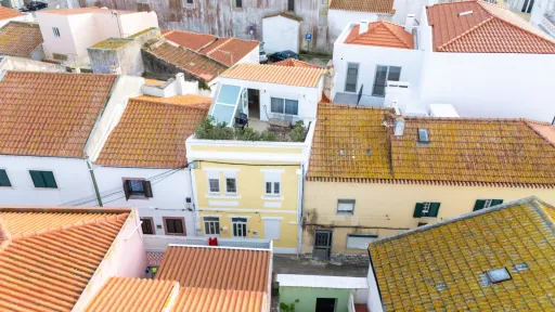Prédio com 2 apartamentos em AL em Peniche