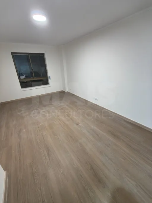 Renovated T2, R/C High, Excellent Location