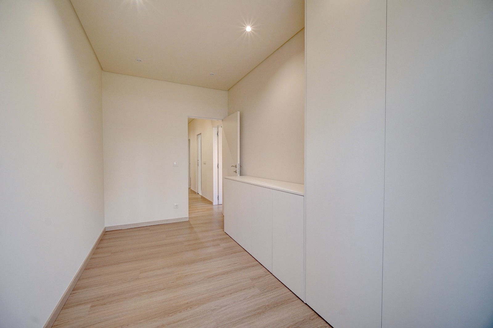 T4 em Queluz, TOTALMENTE Remodelado, com duas suítes