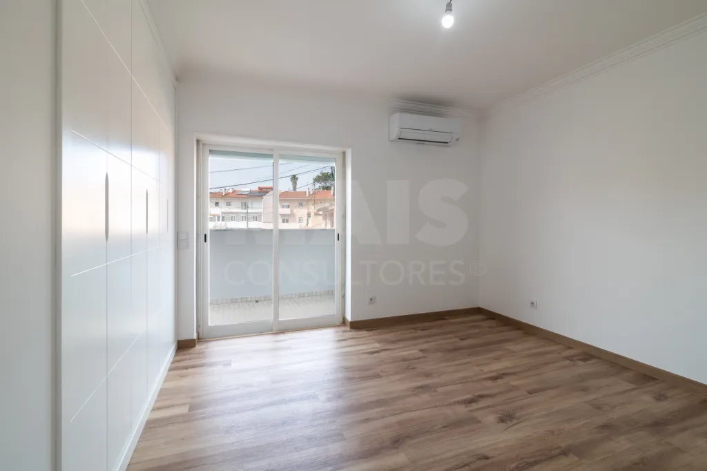 Moradia Isolada T4 Renovada — Abuxarda / Alvide, Cascais