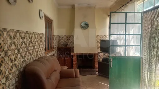 Moradia T2+1 para Remodelar com 676 m² de Terreno | Vila Chã de Ourique