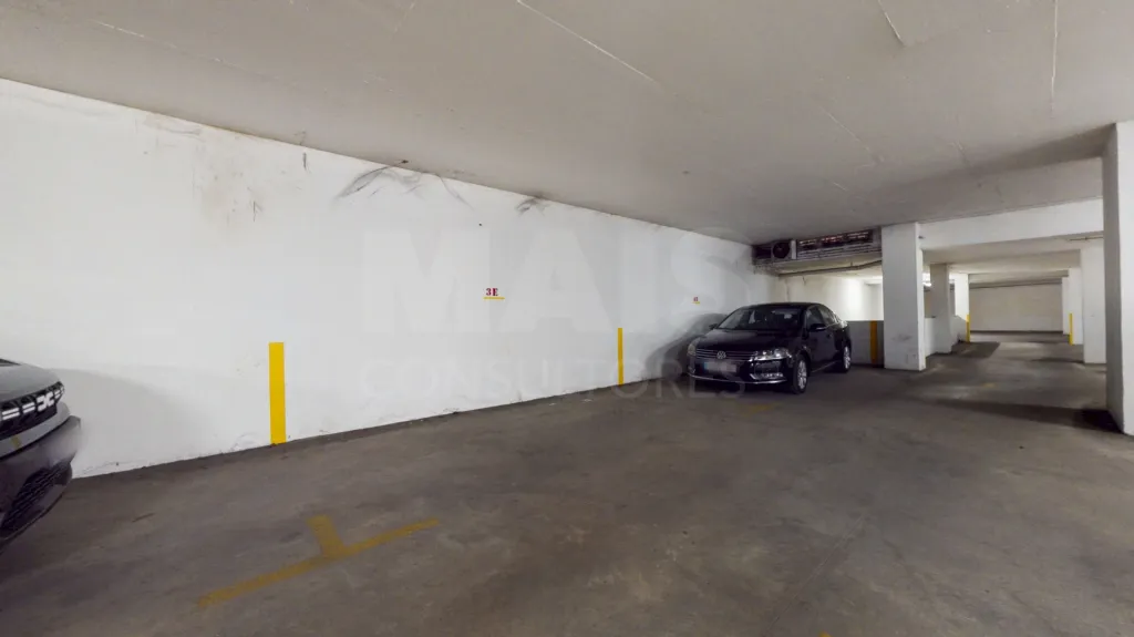 Apartamento T2 com parqueamento no Carregado