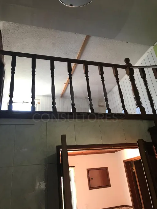 Andar de Moradia com Entrada Independente, Garagem e Espaço Exterior