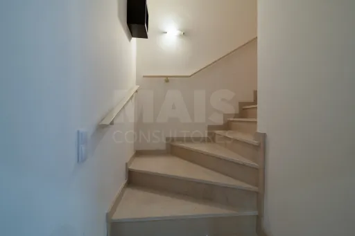 Andar de Moradia T4 com Terraço em Agualva-Cacém