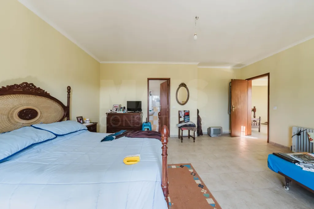 Moradia T3 inserida num terreno com 2516m2