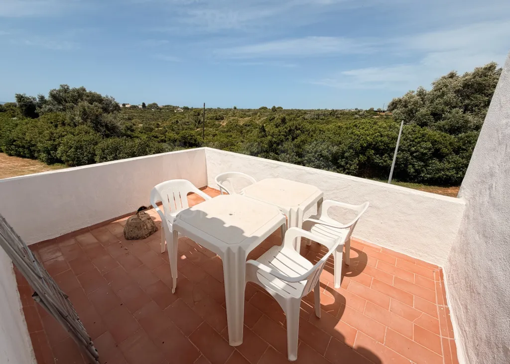 T1 na Vila Senhora da Rocha | Praia a 70 m | 4 Piscinas | 9 Hectares de Jardins| Caminhadas em Segurança Porches – Lagoa – Algarve | T1 onde pode deixar o carro estacionado e viver o Algarve a pé.