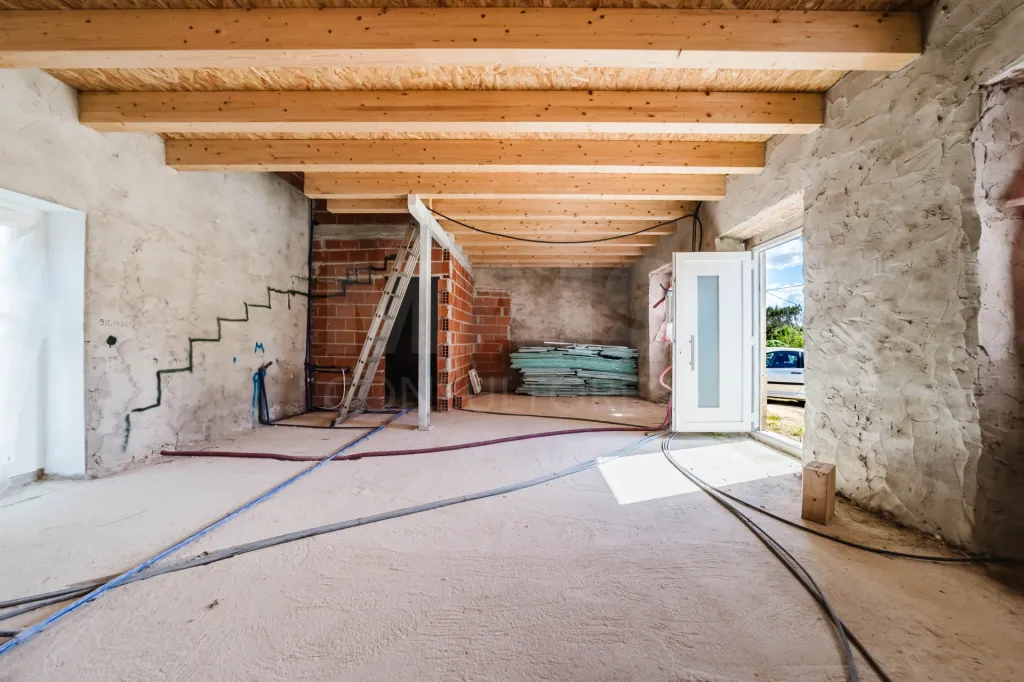 Moradia para remodelar em terreno com 1.809m2