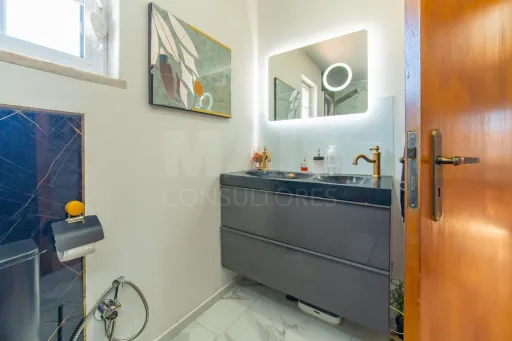 Moradia T2+2 totalmente remodelada com piscina aquecida no Porto Alto