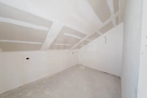 Moradia T4 com Garagem e Terraço