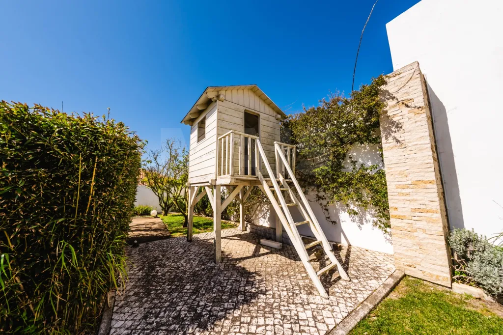 Moradia T5 em Lourinhã com Vista Mar, Piscina Aquecida e Jardim