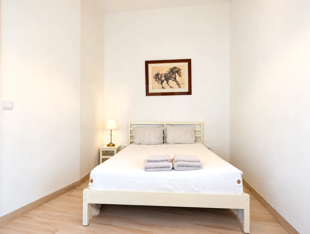 Moradia T2 mobilada e equipada com varanda | Seixal – Lourinhã