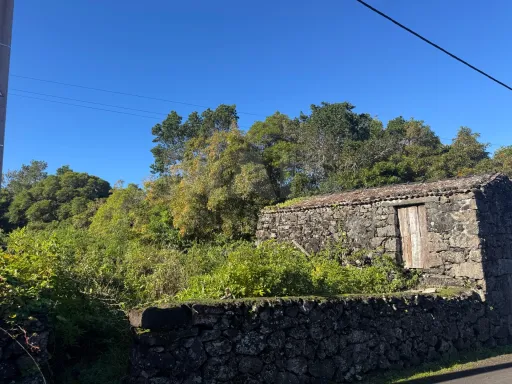 Terreno Urbano com Ruína