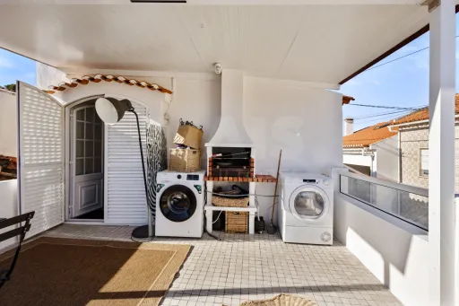 🏡 Encantadora Moradia Centenária T2 com Terraço