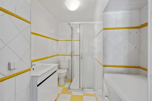 Moradia e dois Anexos T1 com piscina em Casais Mestre Mendo