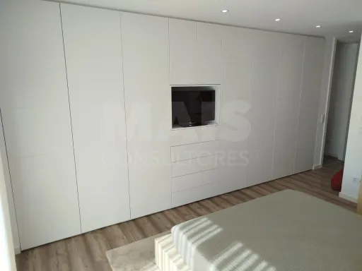 3-Bedroom Top-Floor Apartment with Panoramic Balcony, Garage, and Storage Room | Downtown Lourinhã, 10 Minutes from the Beach