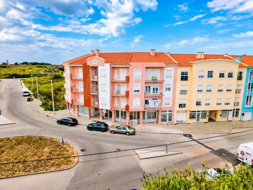 Apartamento T1+1 Renovado com Terraço, Conforto e Qualidade | Peniche