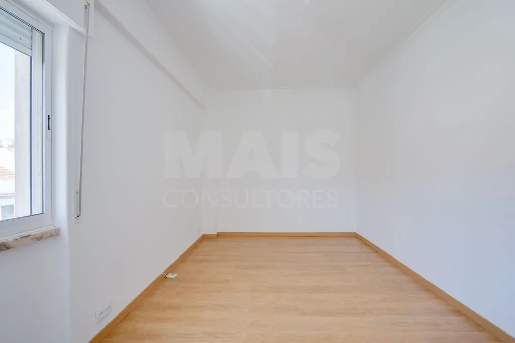T2 Remodelado na Ramada | 3 Frentes | Excelente Luz Natural