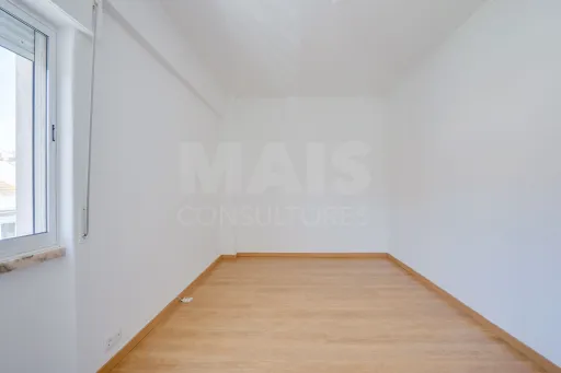 T2 Remodelado na Ramada | 3 Frentes | Excelente Luz Natural