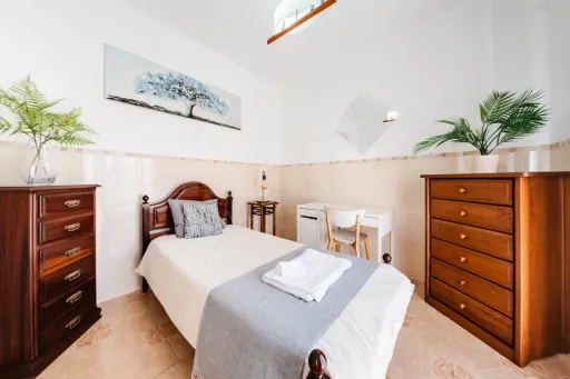 Apartamento T3+1 no Centro de Peniche com Terraço Privativo e Elevada Rentabilidade