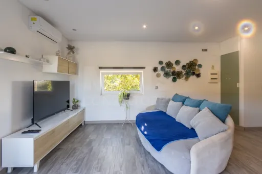 Propriedade com 3 apartamentos e piscina em Óbidos
