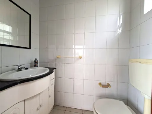 Armazém Industrial com 220m2 em Atouguia da Baleia