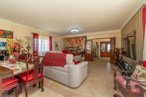 Moradia T4 com Piscina, Excelente Espaço Exterior em Carnota - Alenquer