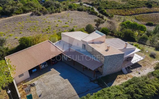 Quintinha com moradia T3 Térrea a 10 minutos de Arruda dos Vinhos