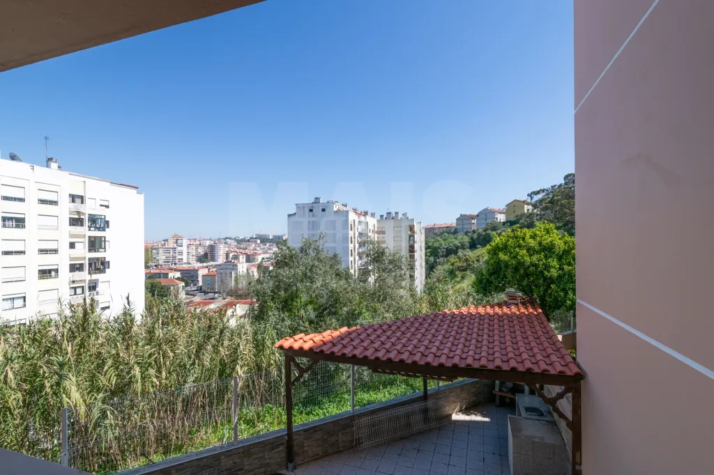 Moradia T4 com Terraço em Agualva-Cacém