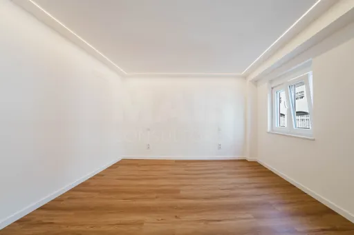Moradia totalmente remodelada no coração de Peniche!