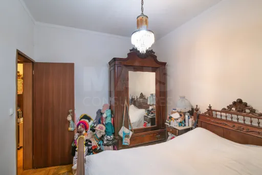 Duas Moradias com Terreno de 1.480 m² no centro da Lourinhã