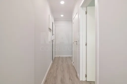 Fully Remodeled 1-Bedroom Apartment in Quinta da Lomba – Barreiro