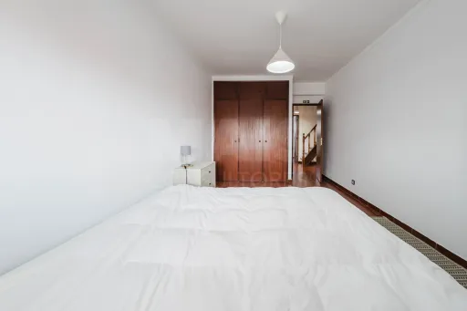 Apartamento T2 com Sótão e Varanda junto à Praia do Baleal