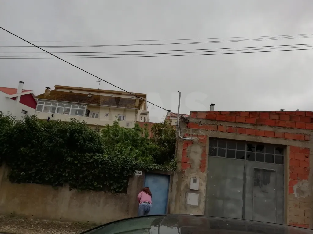 Lote de terreno para construção de moradia no Bairro da Salvação (Santa Iria de Azoia)