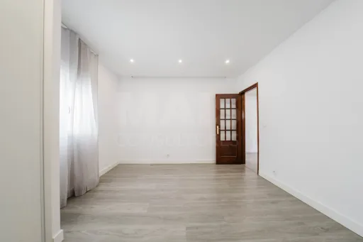 Apartamento T3 c/ terraço privado