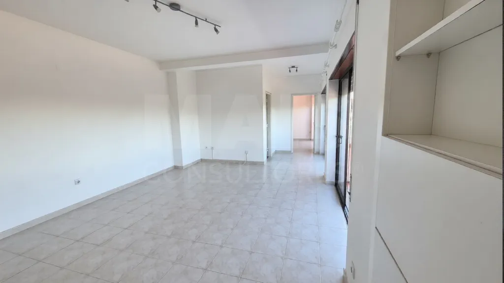 Apartamento com terraço e vista desafogada | Bairro do Pôr do Sol | Benedita