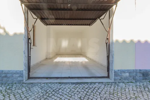 Oportunidade no Porto Alto, moradia T4+1 com 204m2 e logradouro.