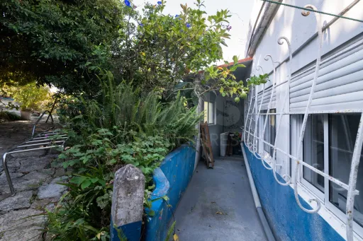Duas Moradias com Terreno de 1.480 m² no centro da Lourinhã