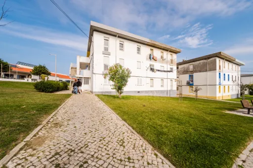 Renovated 2-Bedroom Apartment with Ocean View in Peniche