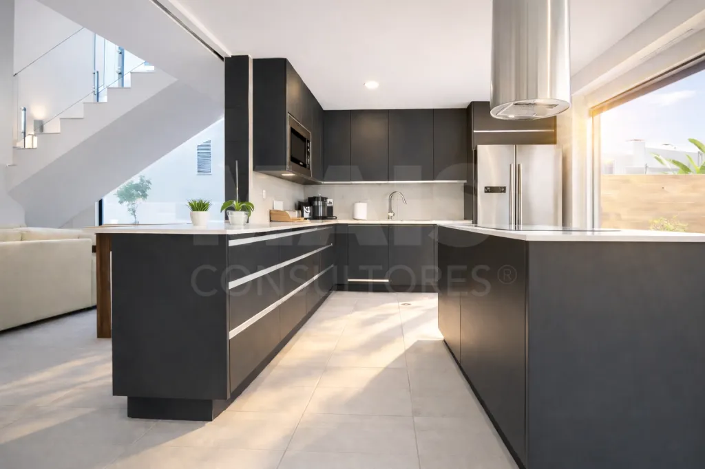 Moradia T5 de Luxo com Piscina a 15 Minutos de Lisboa