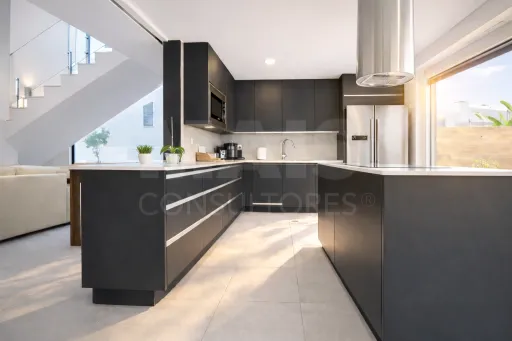 Moradia T5 de Luxo com Piscina a 15 Minutos de Lisboa