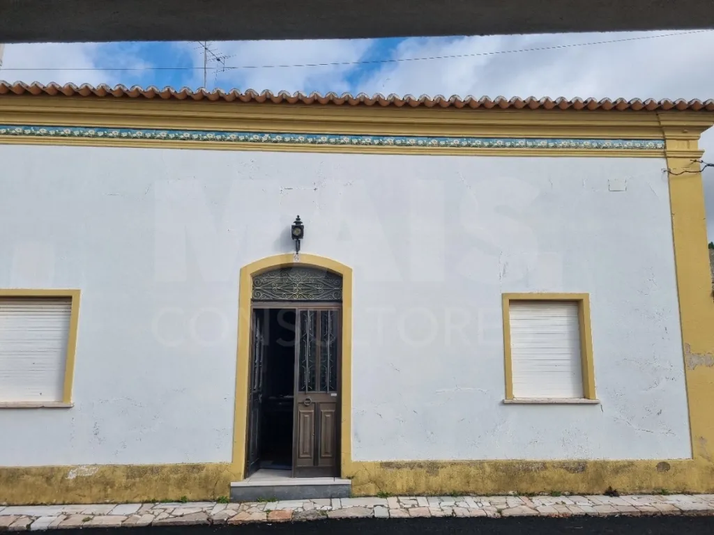 Moradia T4 com piscina, no centro da  Concavada em Abrantes